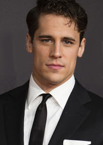 Martiño Rivas
as Carlos