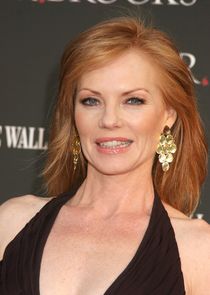 Marg Helgenberger
as Catherine Willows