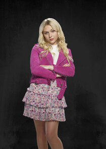 Alyvia Alyn Lind
as Lexy Cross