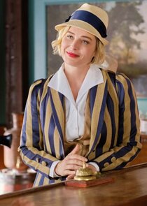 Stefanie von Pfetten
as Madeleine St. John