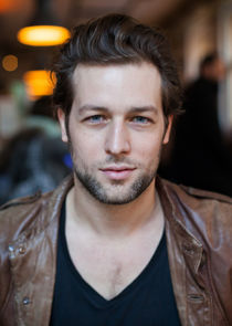 Julian Looman
as Frederic Duverger