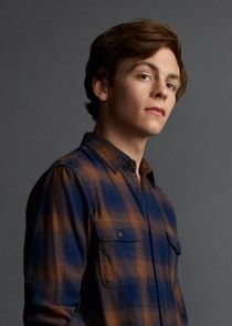 Ross Lynch
as Harvey Kinkle