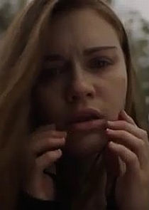 Holland Roden
as Zoe Woods