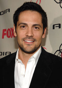 Michael Landes
as Greg Turner