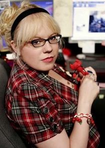 Kirsten Vangsness
as Penelope Garcia