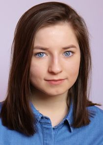 Hazel Doupe
as Harper Fenn