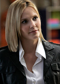 Leslie Bibb
as Detective Tallulah 