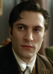 Arty Froushan
as Jonah Breakspear