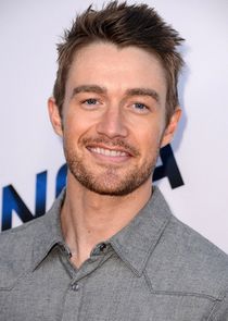 Robert Buckley
as Evan Kincaid