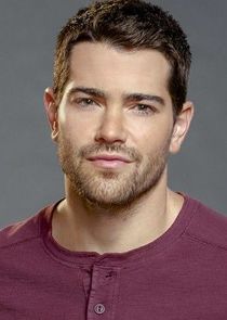 Jesse Metcalfe
as Trace Riley