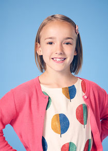 Marlow Barkley
as Sophie Cooper