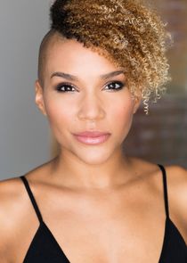 Emmy Raver-Lampman
as Fista Puffs