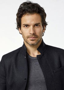Santiago Cabrera
as Darius Tanz