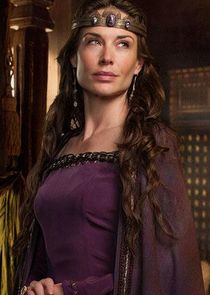 Claire Forlani
as Queen Igraine