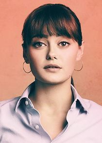 Ella Purnell
as Tess