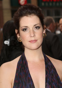 Melanie Lynskey
as Betty Gore
