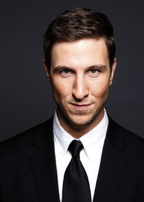 Pablo Schreiber
as Alan Gore
