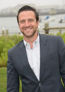 Raúl Esparza
as Don Crowder