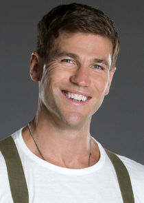 Austin Stowell
as Edward Nately