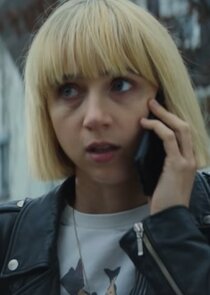Zoe Kazan
as Pia Brewer