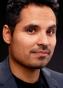 Michael Peña
as Ricky