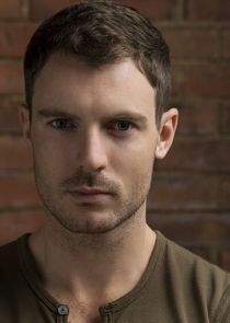 Richard Flood
as Tommy McConnel