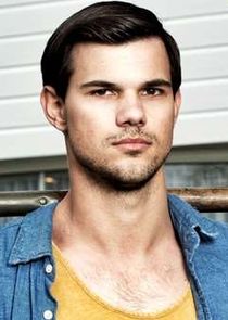 Taylor Lautner
as Dale Ashbrick