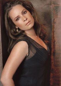 Holly Marie Combs
as Piper Halliwell