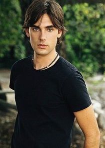 Drew Fuller
as Chris Perry