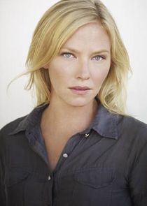 Kelli Giddish
as Annie Frost