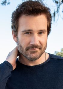 Clive Standen
as Anthony Lavelle