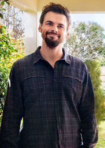 Tommy Dewey
as Alex Cole