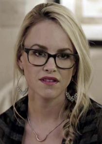 Julie Berman
as Leia