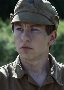 Barry Keoghan
as Pavel Yefremov