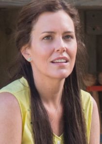 Ione Skye
as Carleen