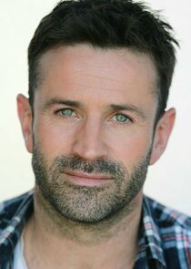 Adam Fergus
as David King