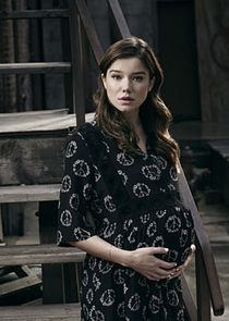 Hanna Mangan-Lawrence
as Teresa Keaton