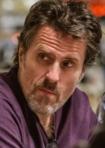 Con O'Neill
as Cliff Costello