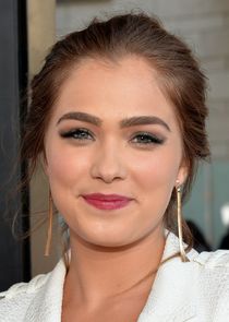 Haley Lu Richardson
as Twila