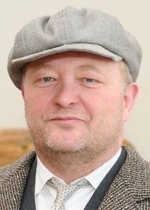 Bjarne Henriksen
as Earl Siward