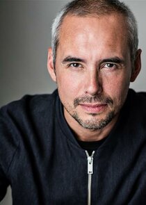 Steve John Shepherd
as DI Simon Lees