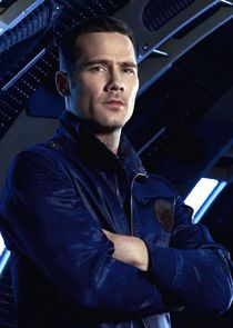 Luke Macfarlane
as D'avin Jaqobis