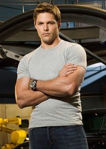 Justin Bruening
as Mike Knight (Traceur)