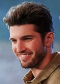 Bryan Craig
as Joaquin Peréz