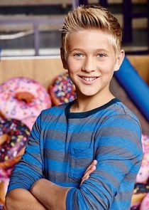 Thomas Kuc
as Hudson