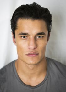 Staz Nair
as Harry Virdee