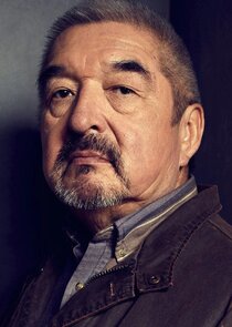 Graham Greene
as Joe Littlecrow