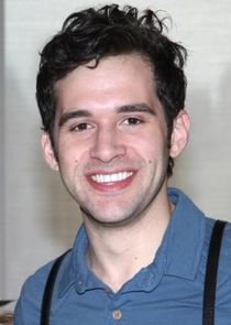 Adam Chanler-Berat
as Jordan Glassberg