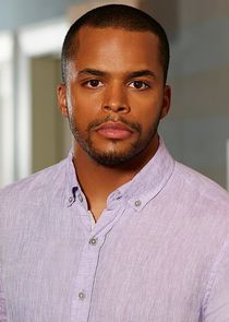 Chris Warren, Jr.
as Jason Parker