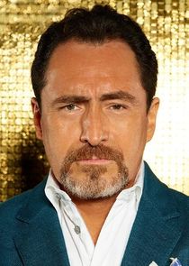 Demian Bichir
as Santiago Mendoza